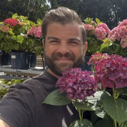Gardening with Gaz 🌸