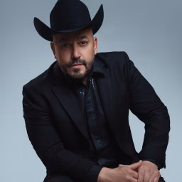 Lupillo Rivera - Topic