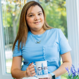 Karlina Cardone | Pinterest y YouTube