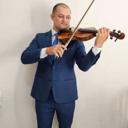 Jonas Simões Violinist