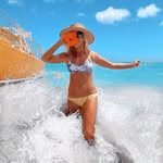 Monica D 🌺 Hawaii 🏖 Beach