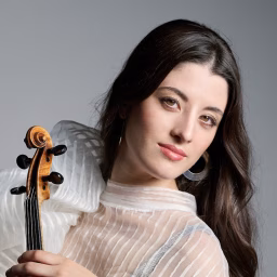 María Dueñas Violin