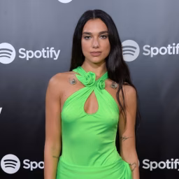 Dua Lipa - Fans23