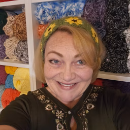 Tess Loves Yarn
