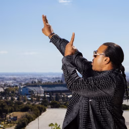 Suga Free - Topic