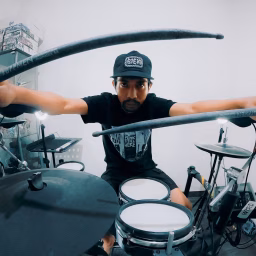 Drummer Tidak Terkenal