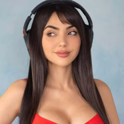Nyvi Estephan