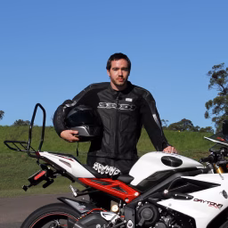 Moto Journo Kris