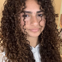 Alessandra with curls 