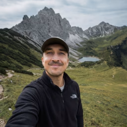 Domi | Hiking & Outdoor