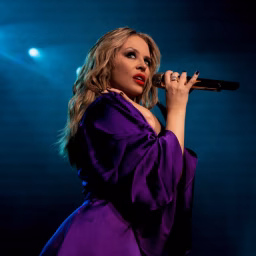 Kylie Minogue - Topic