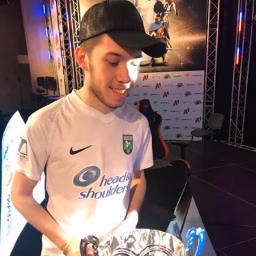 Sanchez - FIFA Pro Player